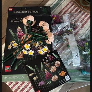 LEGO Botanical Collection Flower Bouquet Set with Green and Purple
